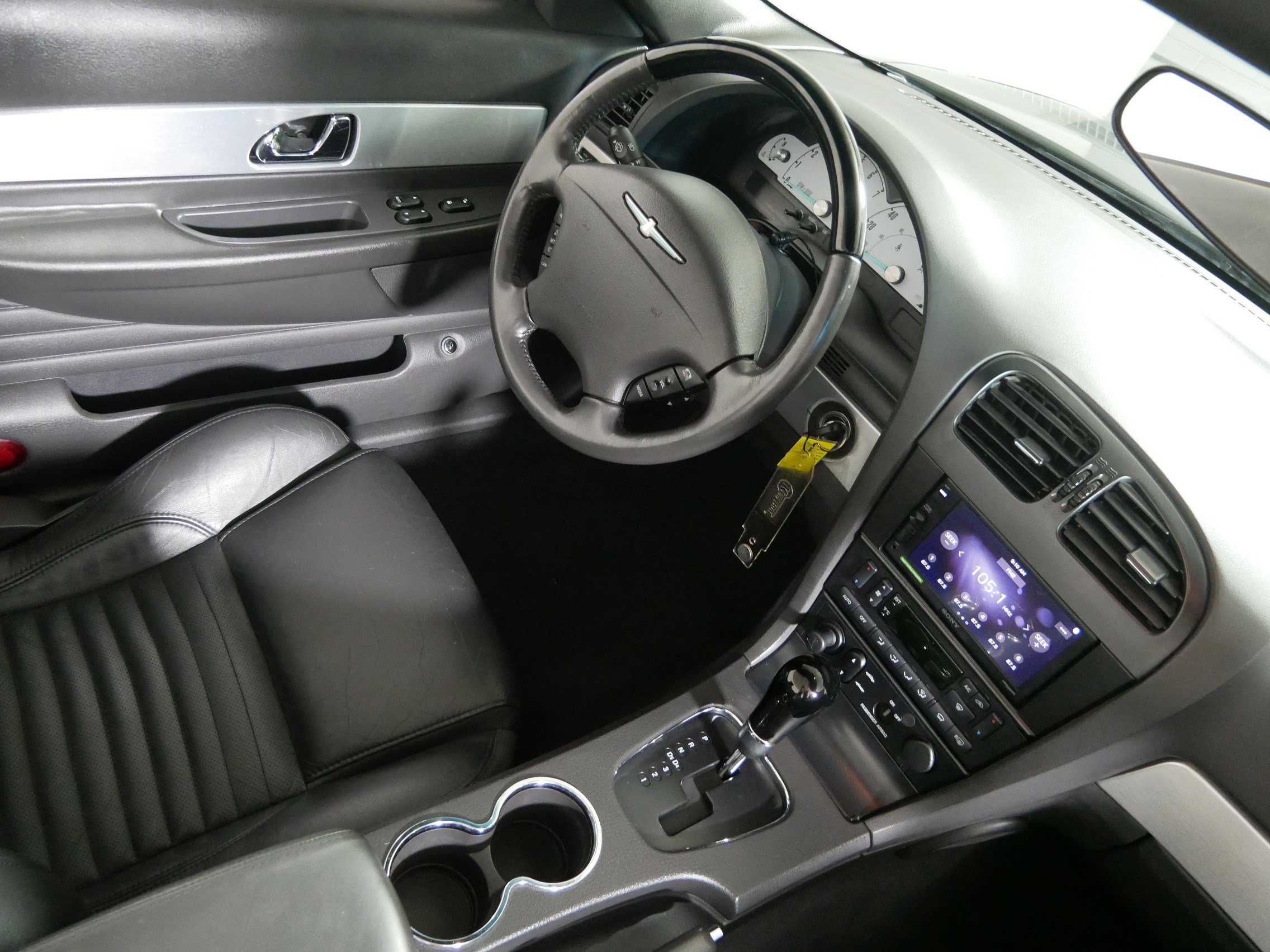Used 2002 Ford Thunderbird RWD image 9