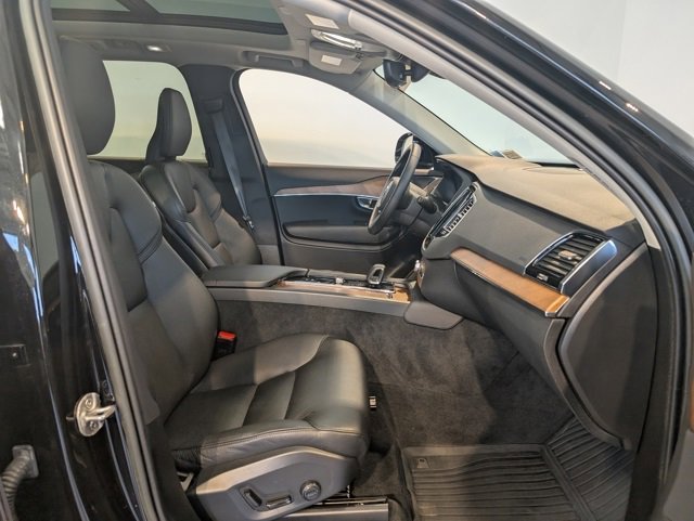 Used 2023 Volvo XC90 B5 Plus w/ Protection Package Premier image 30