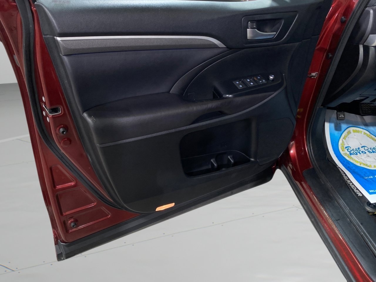 Used 2017 Toyota Highlander SE image 19