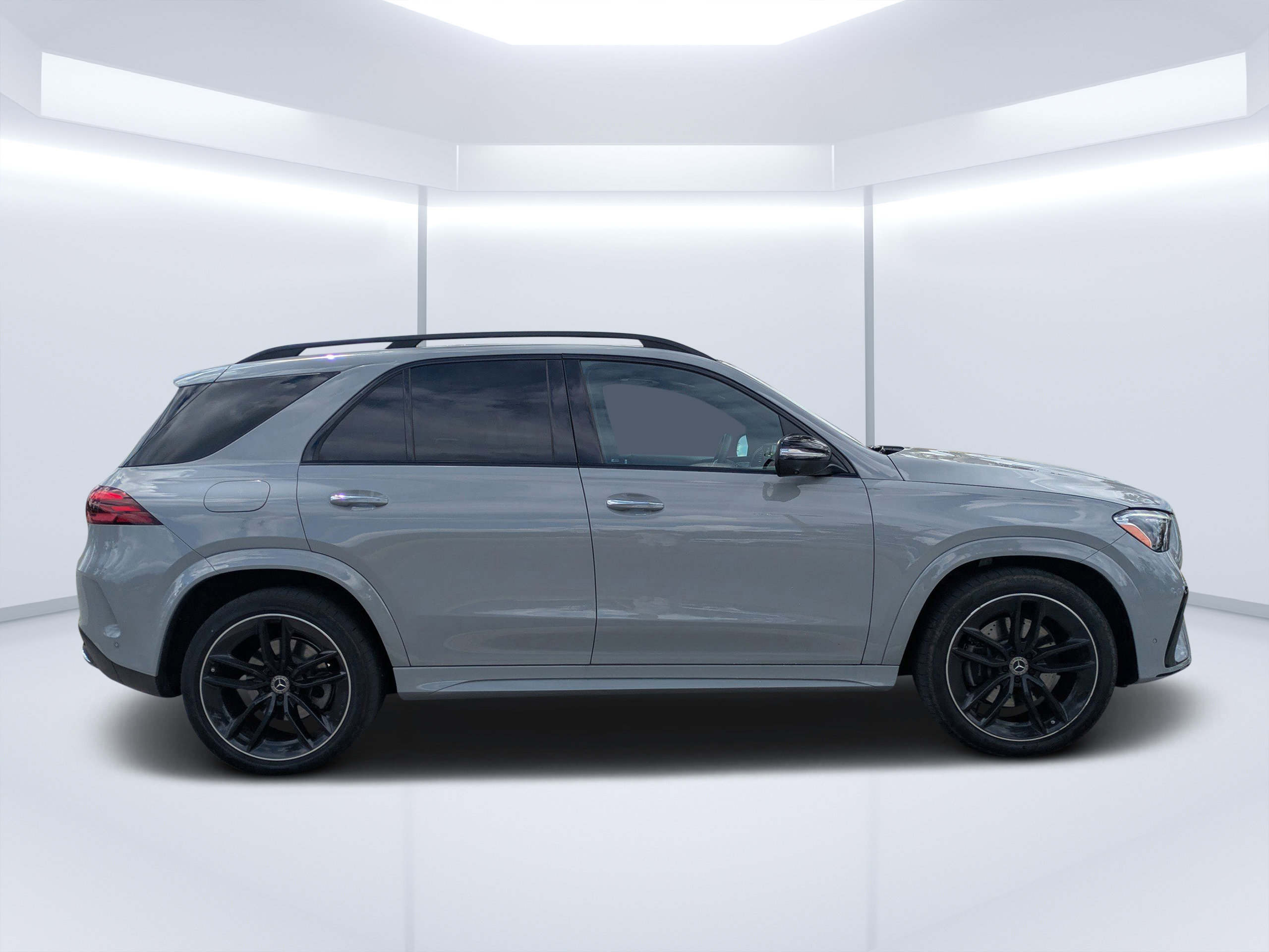Used 2024 Mercedes-Benz GLE 450e 4MATIC image 2
