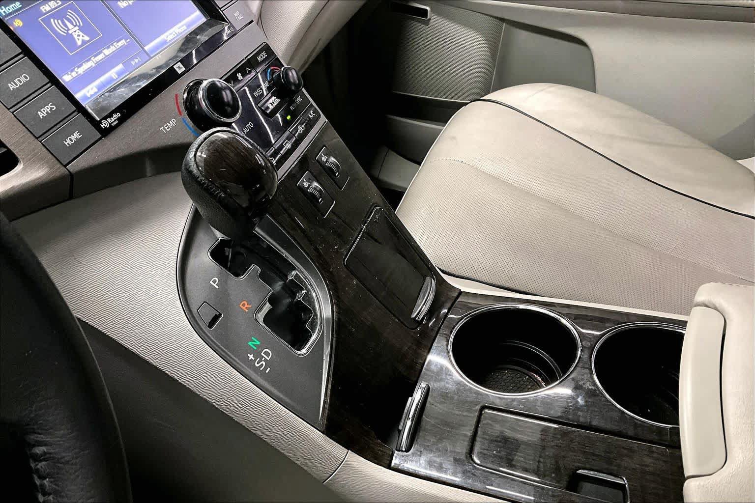 Used 2015 Toyota Venza XLE w/ XLE Premium Package FWD image 17