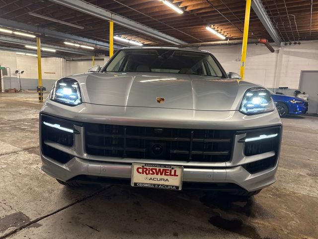 Used 2025 Porsche Cayenne image 8