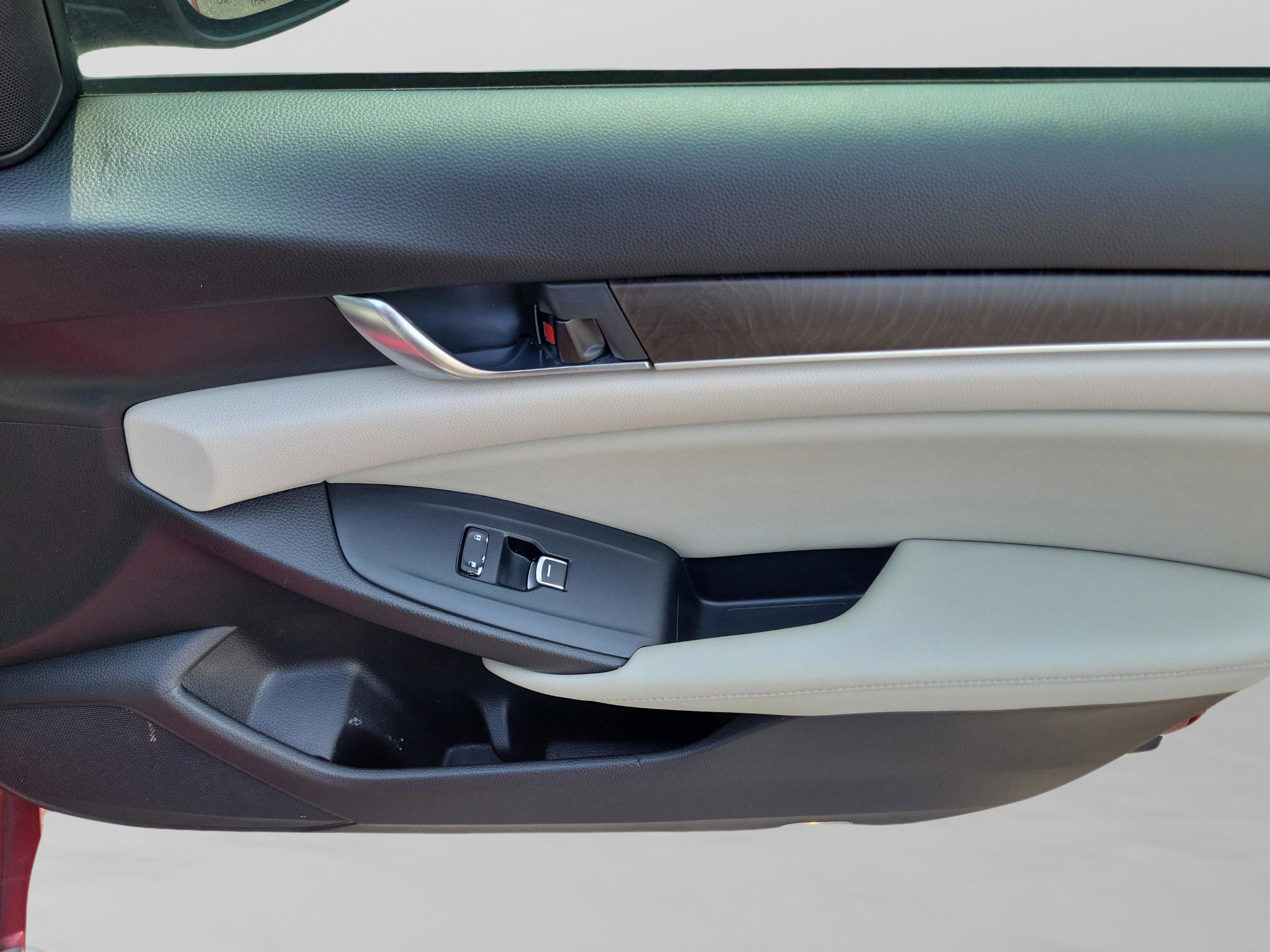 Used 2018 Honda Accord Touring image 22