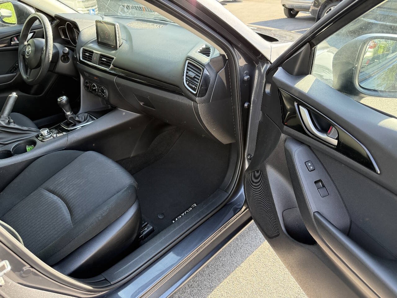 Used 2015 MAZDA MAZDA3 i Sport FWD image 10