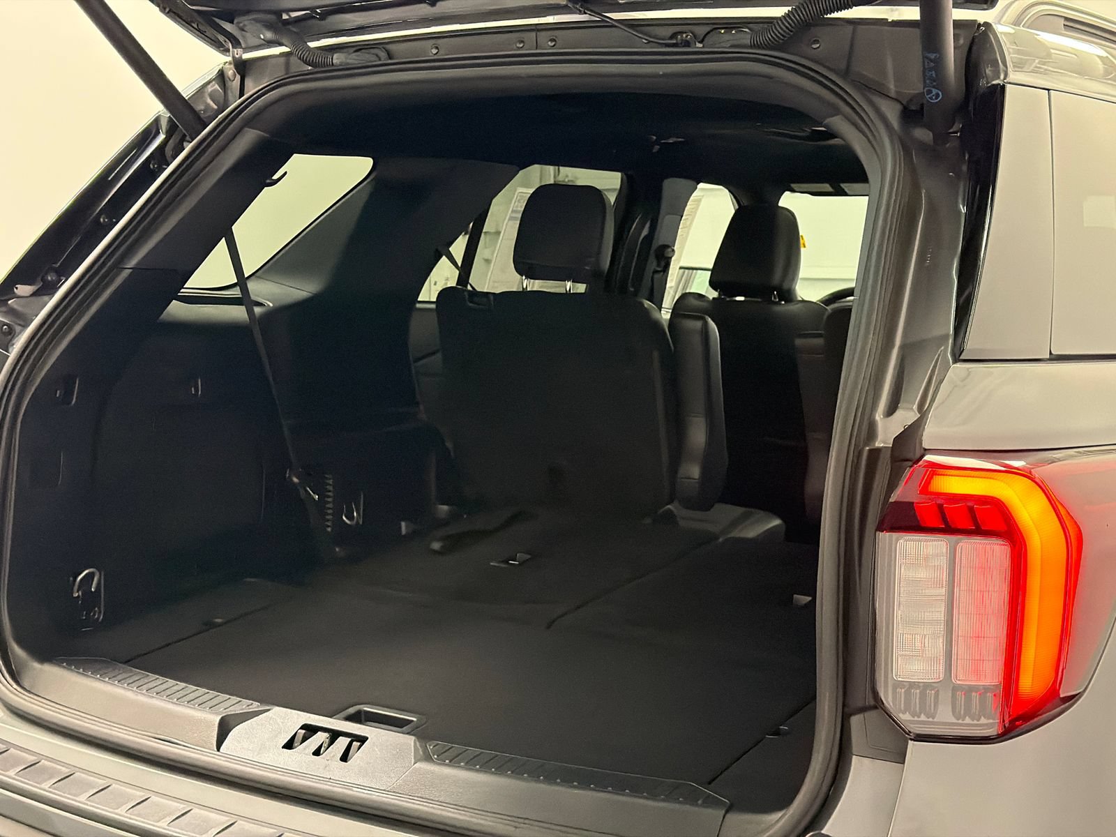 Used 2025 Ford Explorer ST-Line AWD/4WD image 9