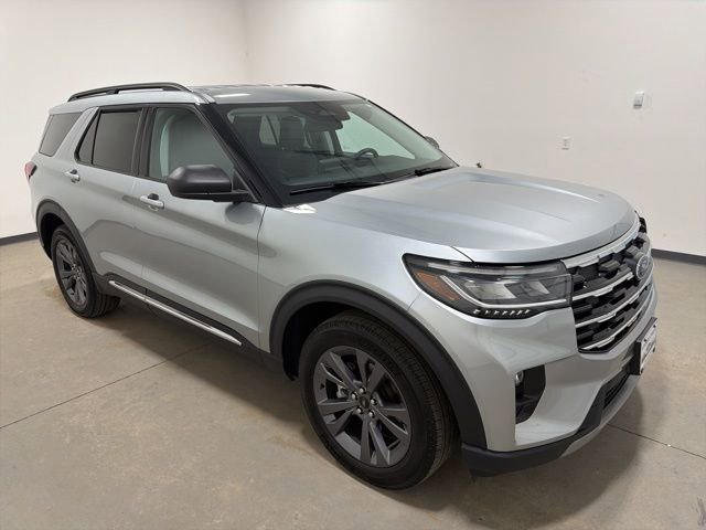 Used 2025 Ford Explorer Active w/ Active Comfort Package AWD/4WD image 3