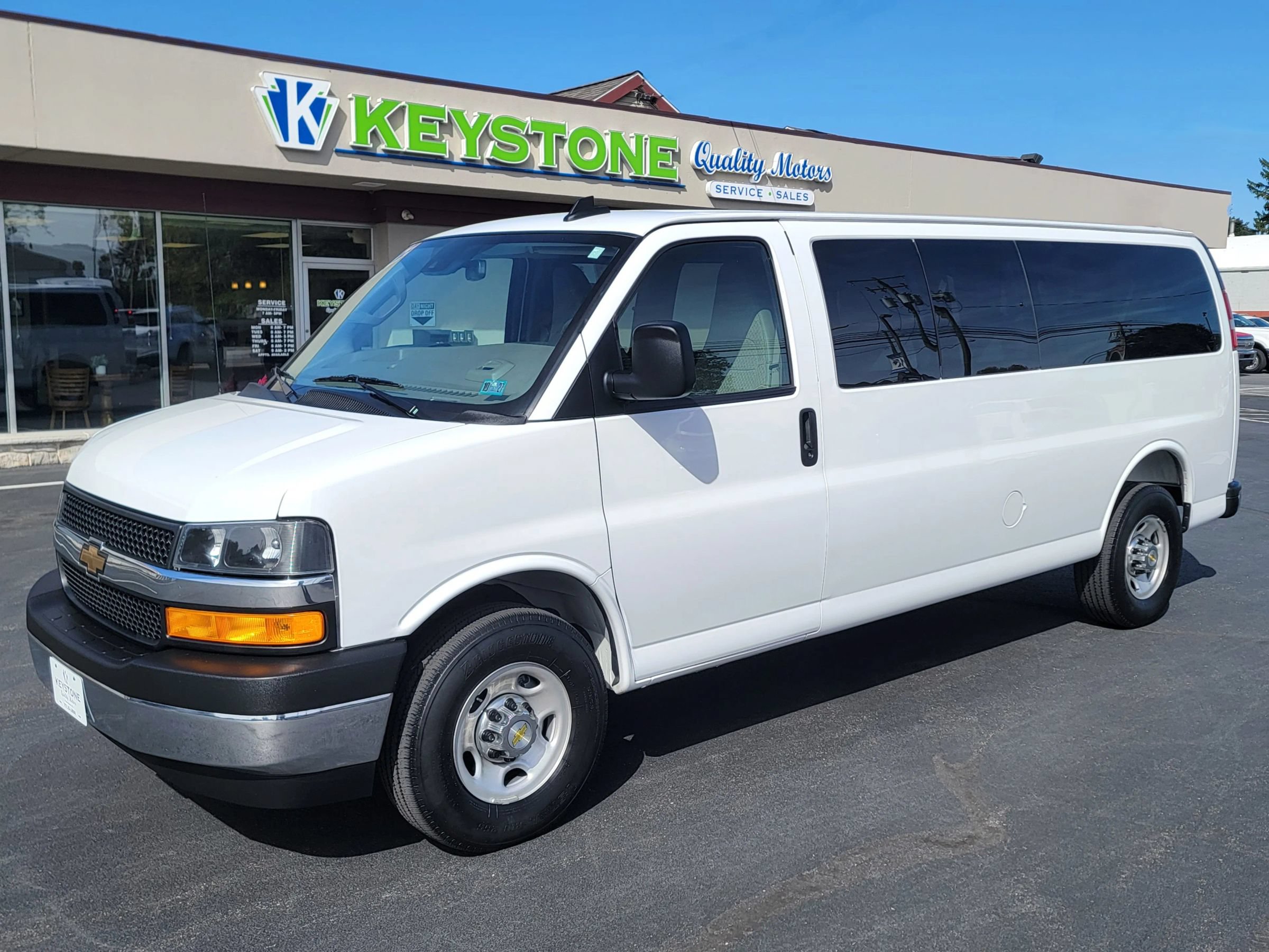 Used 2025 Chevrolet Express 3500 LT w/ LT Preferred Equipment Group RWD image 1