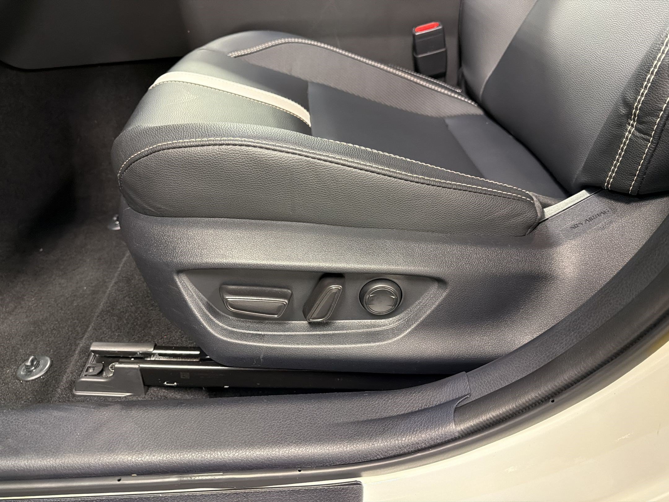 Used 2025 Toyota Camry SE w/ Convenience Package FWD image 13