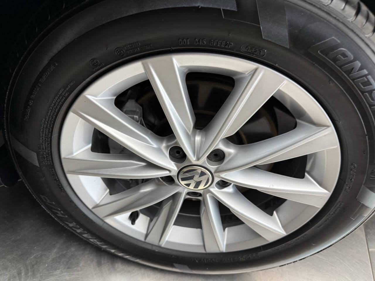 Used 2018 Volkswagen Tiguan Limited w/ Premium Package AWD/4WD image 27