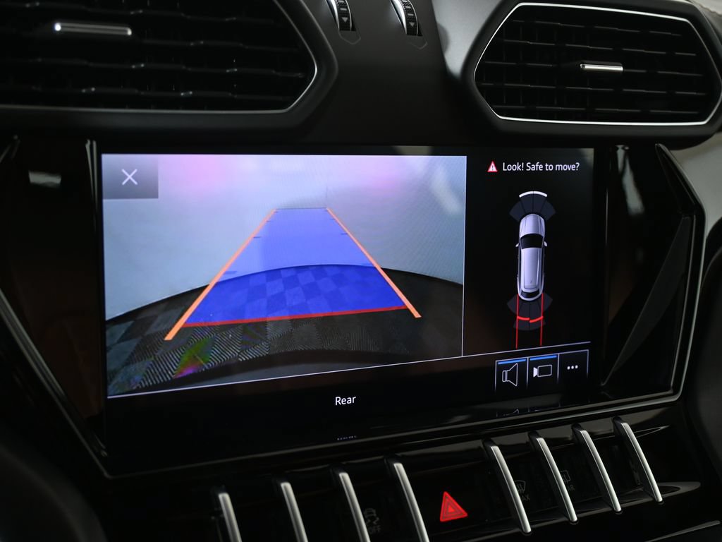 Used 2021 Lamborghini Urus AWD/4WD image 24