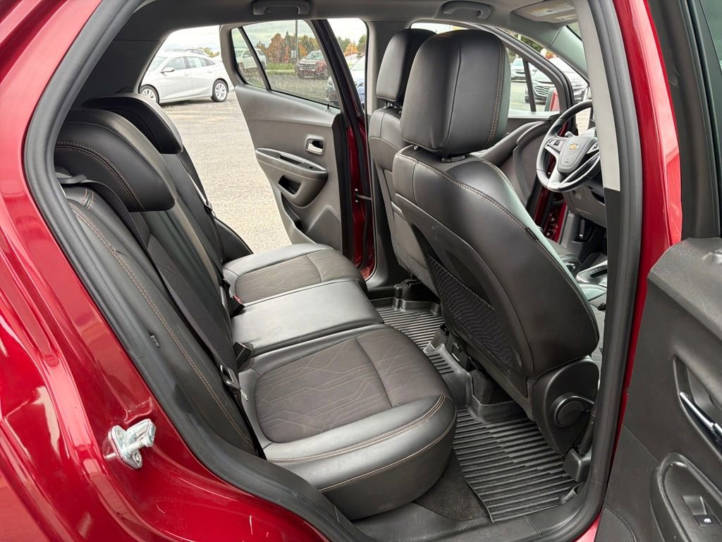 Used 2021 Chevrolet Trax LT w/ LT Convenience Package image 29