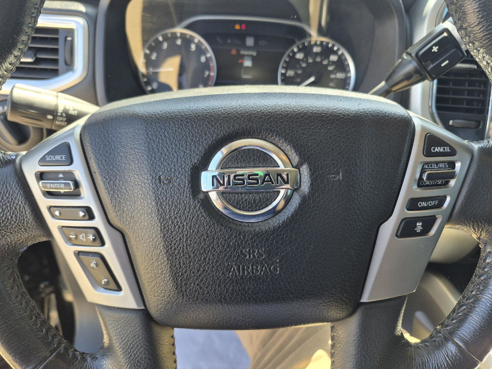 Used 2020 Nissan Titan SV w/ SV Convenience Package RWD image 3