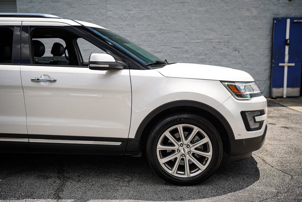 Used 2017 Ford Explorer Limited w/ Equipment Group 301A AWD/4WD image 17