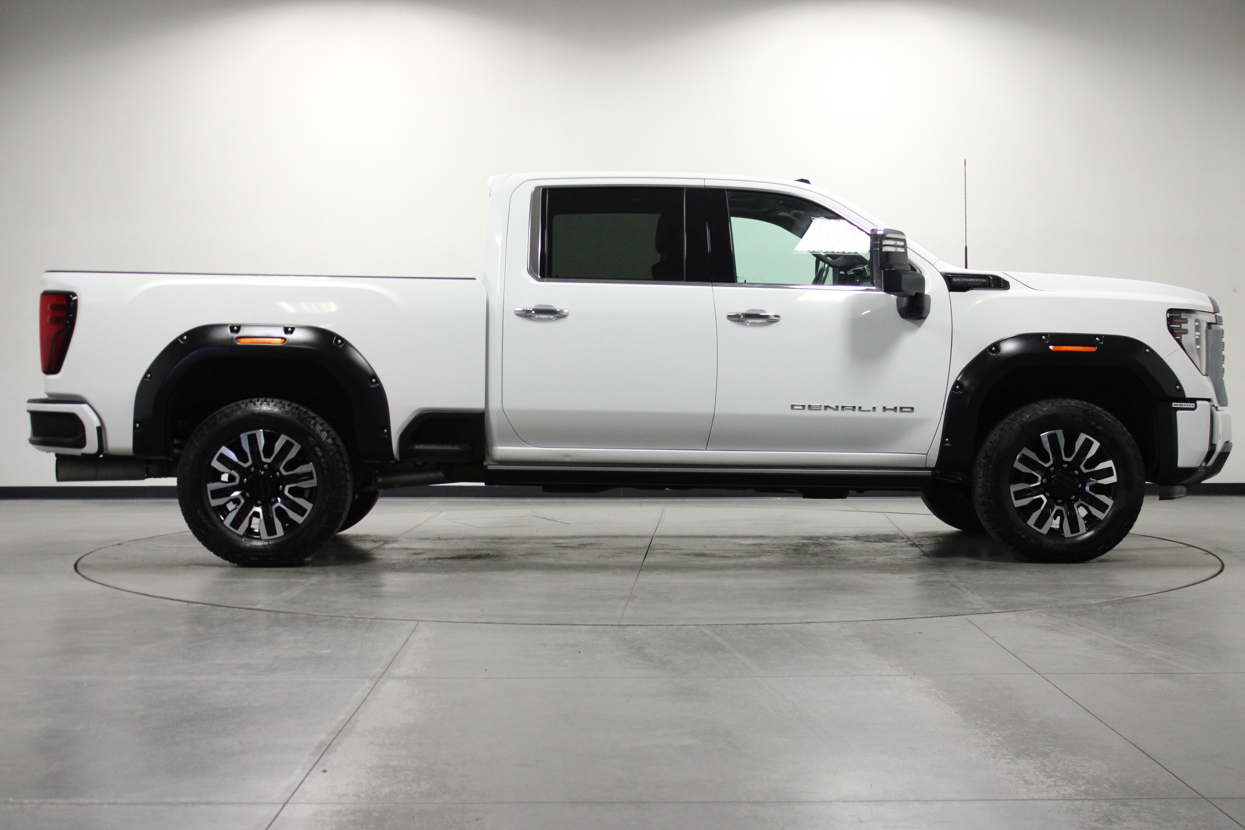 Used 2024 GMC Sierra 2500 Denali Ultimate image 3