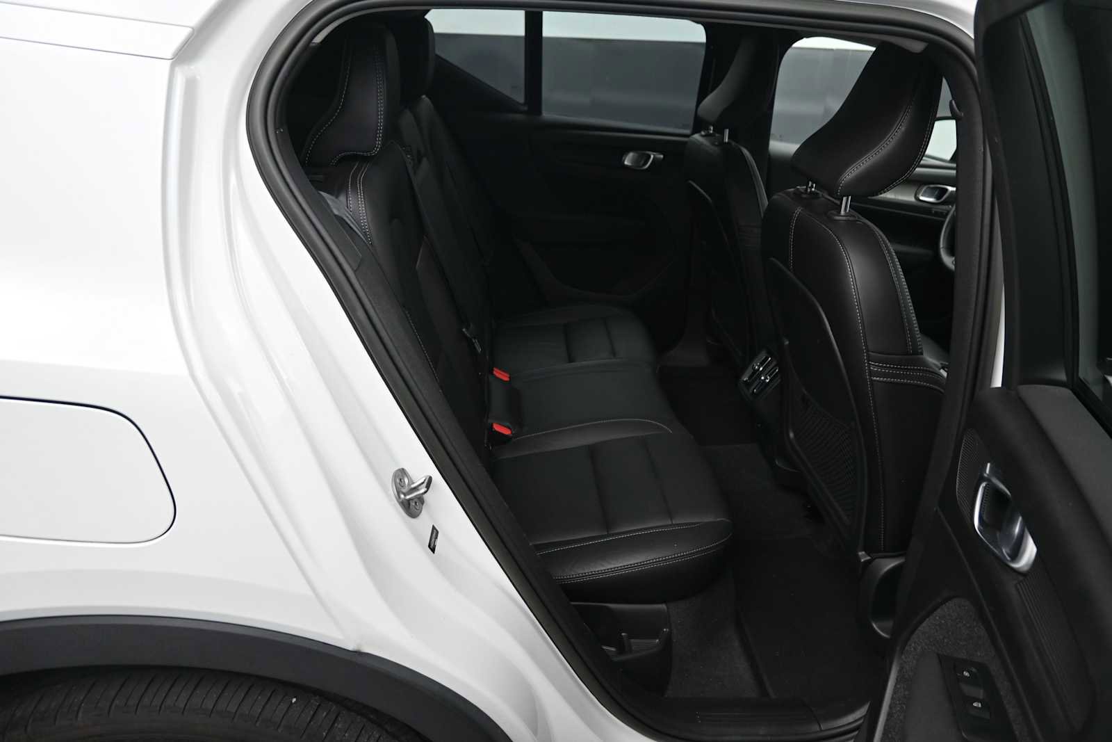 Used 2023 Volvo XC40 B4 Ultimate FWD image 11
