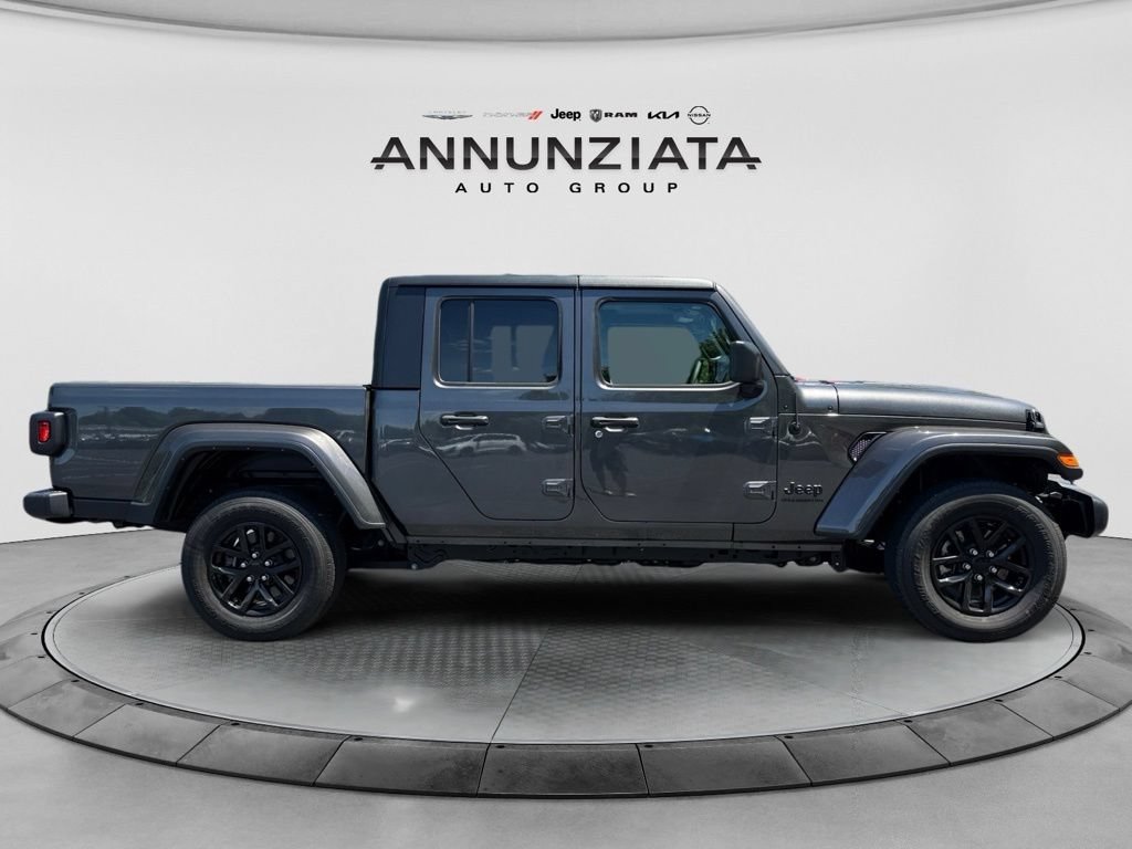 Used 2023 Jeep Gladiator Sport AWD/4WD image 8