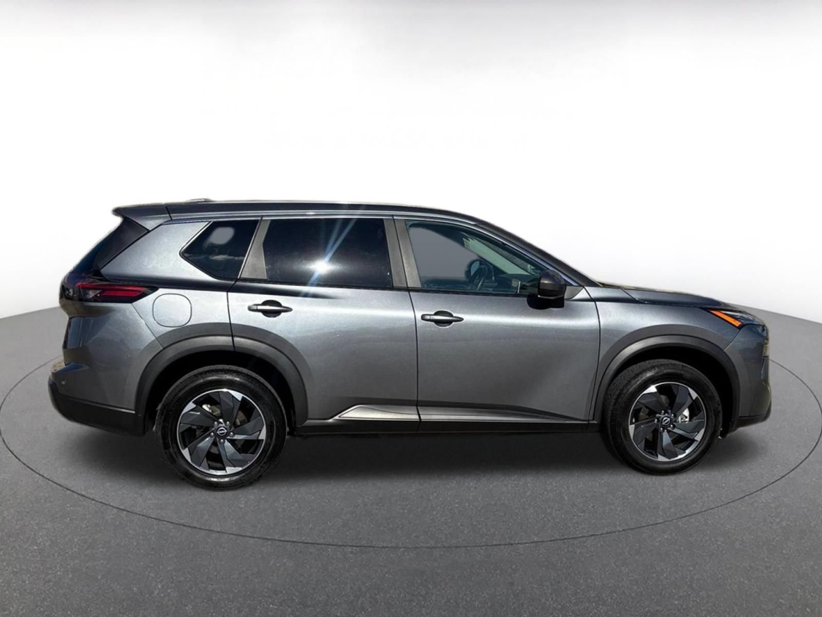 Used 2025 Nissan Rogue SV AWD/4WD image 14