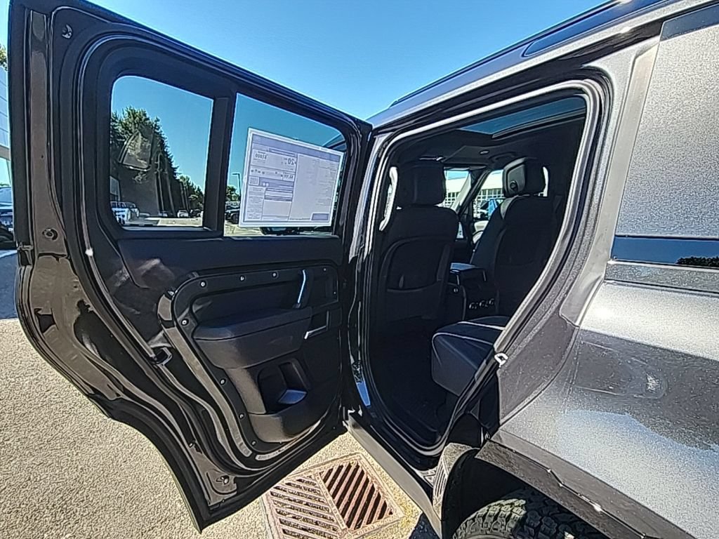 New 2026 Land Rover Defender 110 X-Dynamic SE AWD/4WD image 15