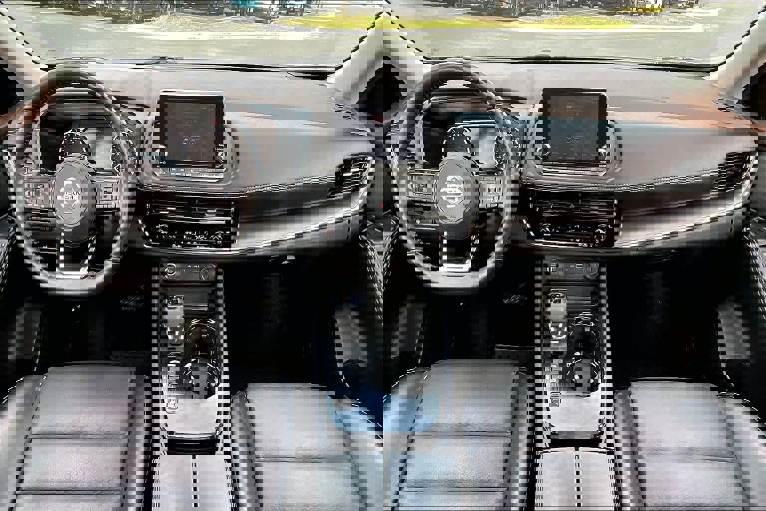 Used 2021 Nissan Rogue SV w/ Premium Package image 16