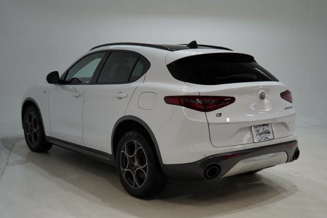 Used 2023 Alfa Romeo Stelvio Ti AWD/4WD image 5