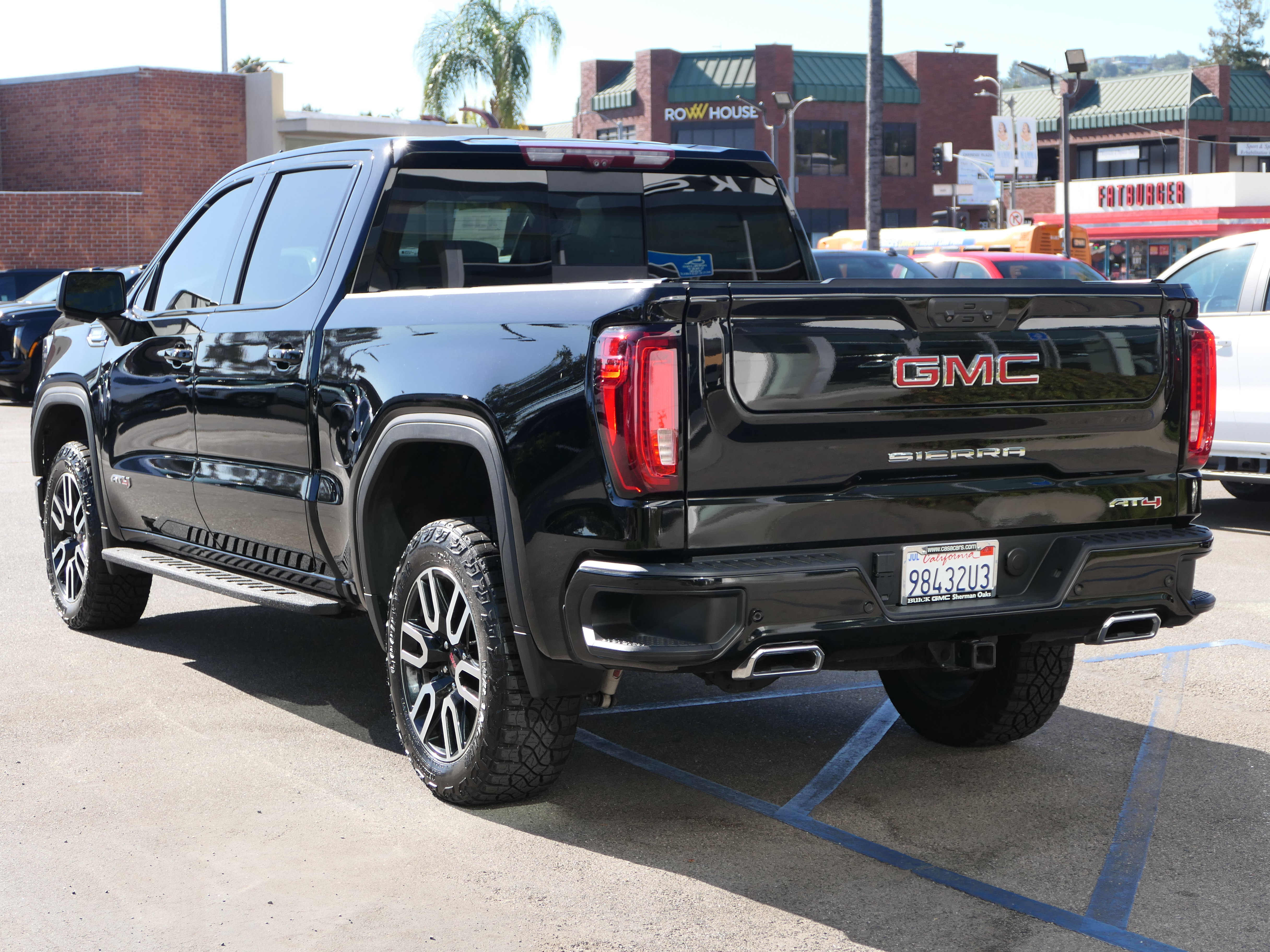 Used 2023 GMC Sierra 1500 AT4 w/ AT4 Premium Package AWD/4WD image 3