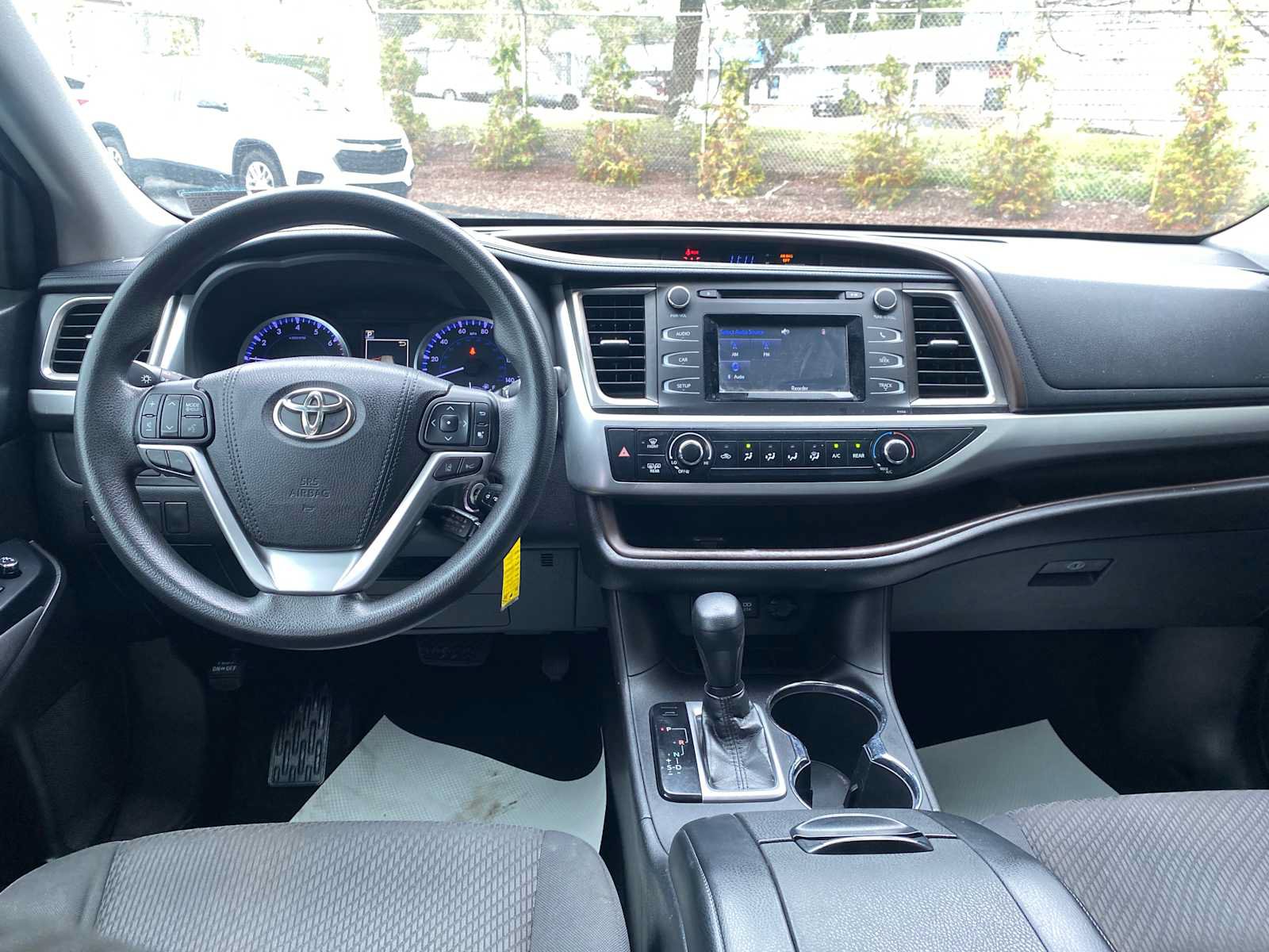 Used 2018 Toyota Highlander LE FWD image 7