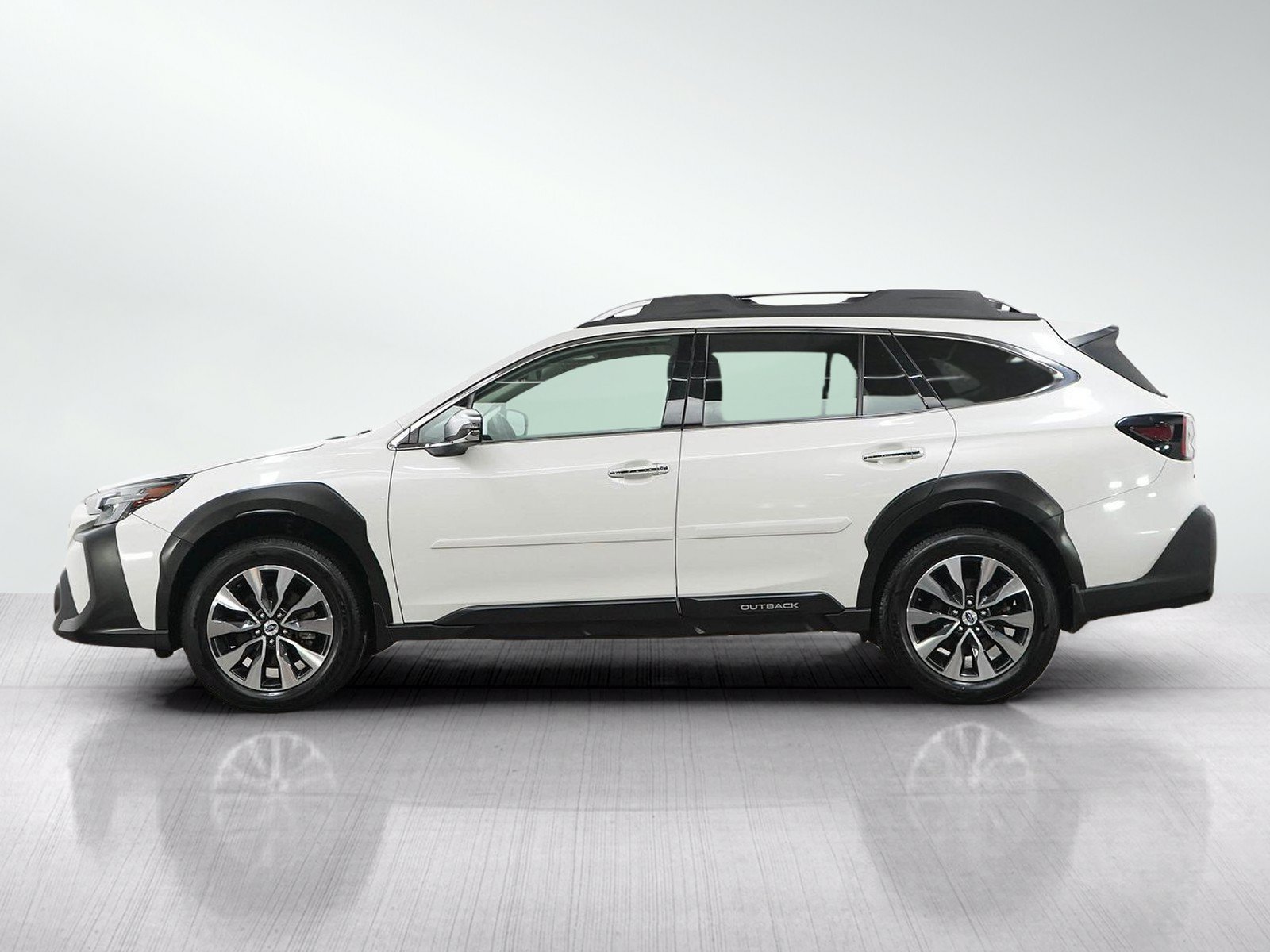 Used 2023 Subaru Outback Touring XT AWD/4WD image 2