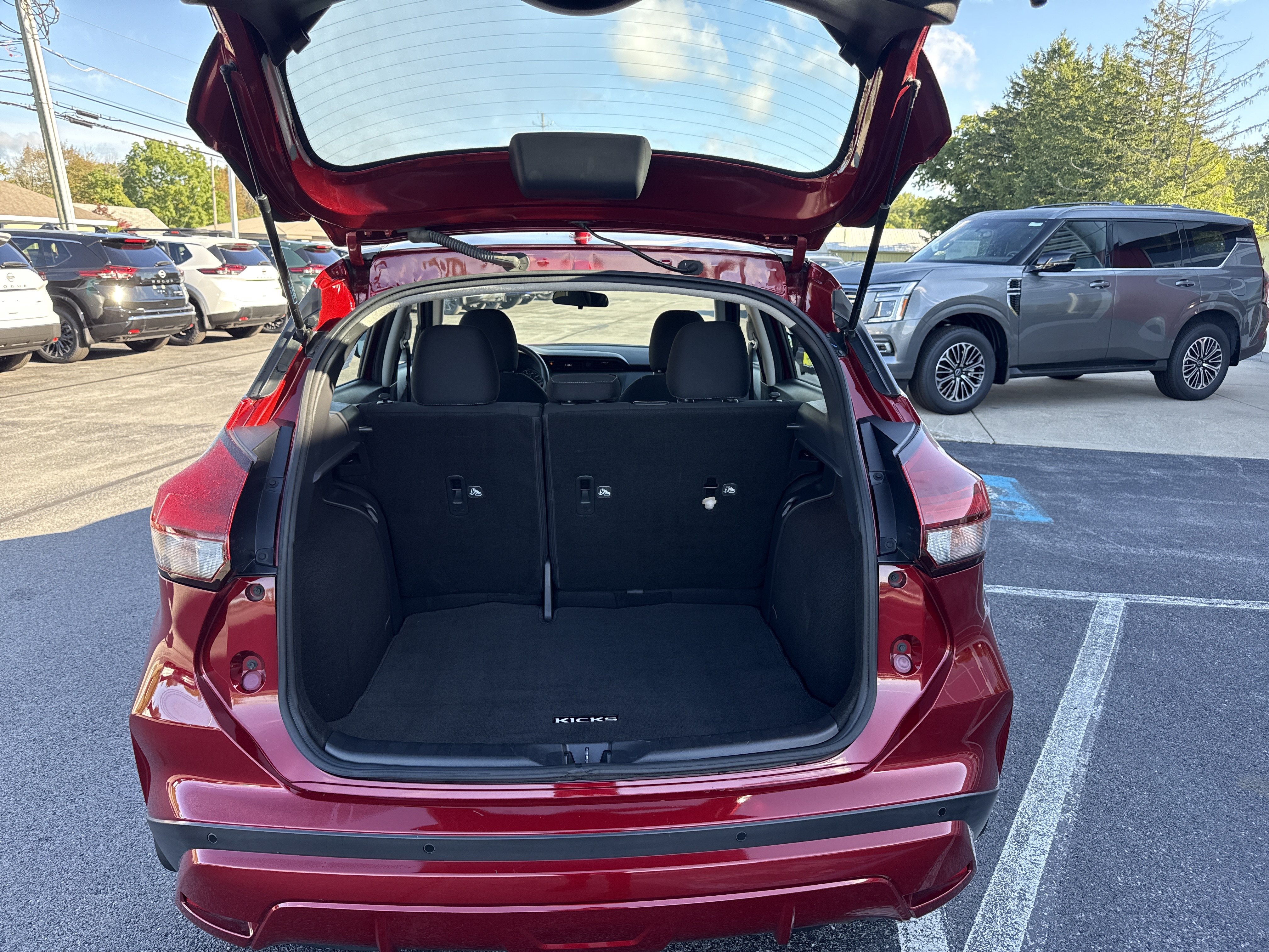 Used 2021 Nissan Kicks SV FWD image 10