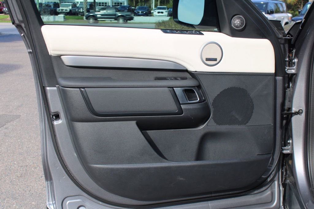 Certified 2025 Land Rover Discovery Dynamic SE image 13