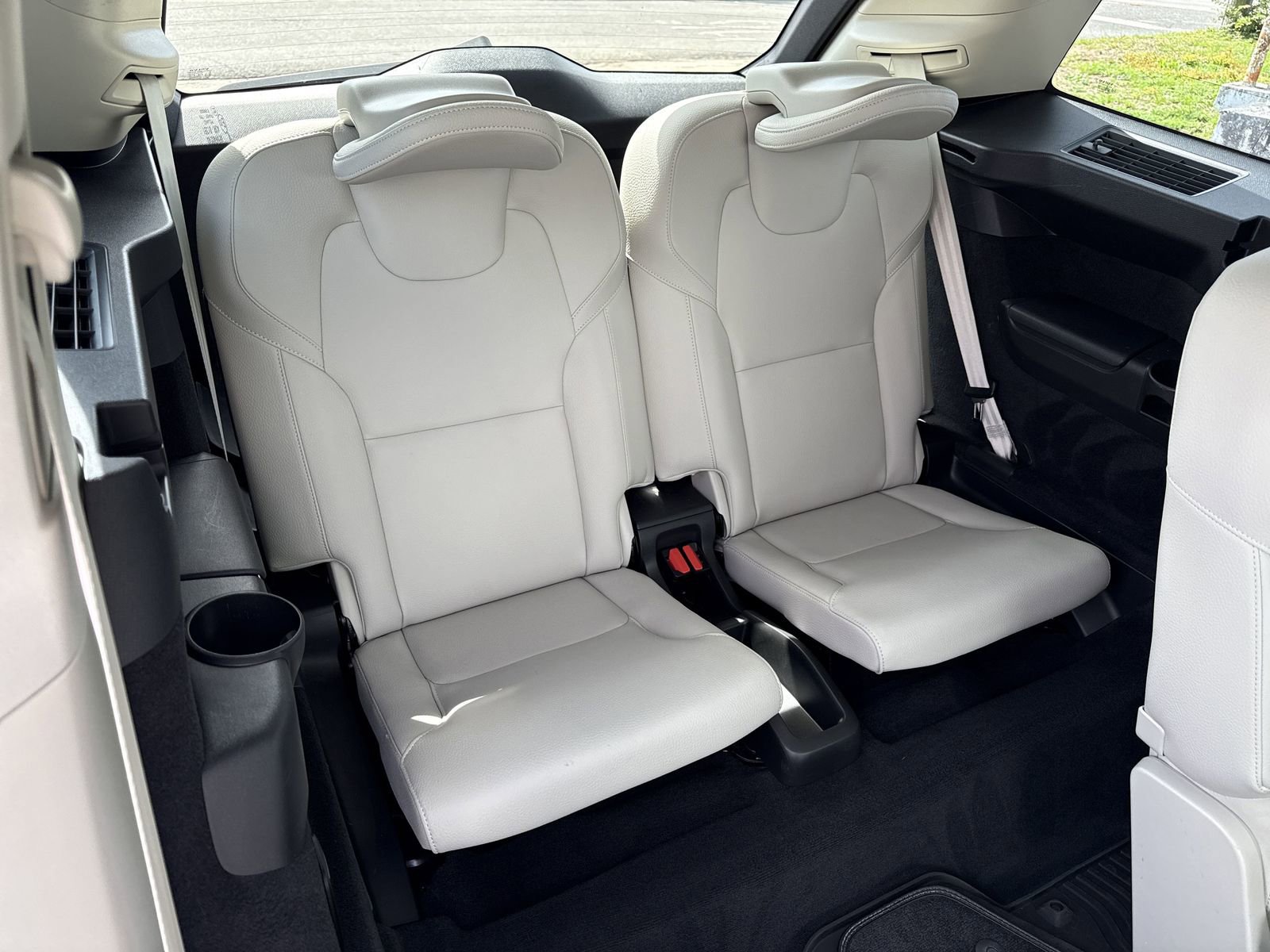 Used 2024 Volvo XC90 T8 Plus w/ Protection Package Premier image 32