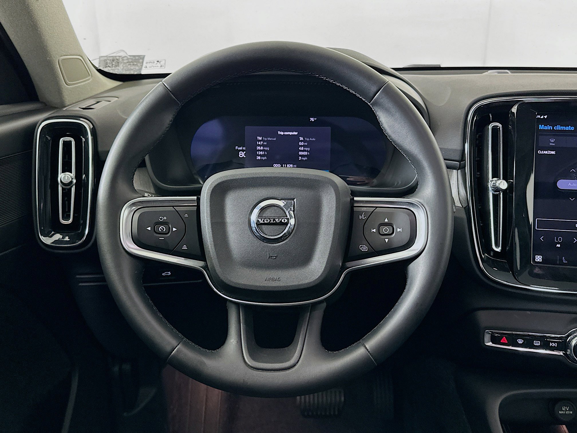 Used 2025 Volvo XC40 B5 Plus AWD/4WD image 18
