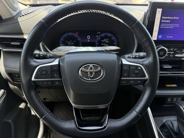 Used 2023 Toyota Highlander Limited FWD image 13