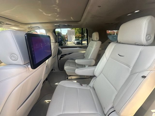 Used 2025 Cadillac Escalade ESV Premium Luxury Platinum AWD/4WD image 11
