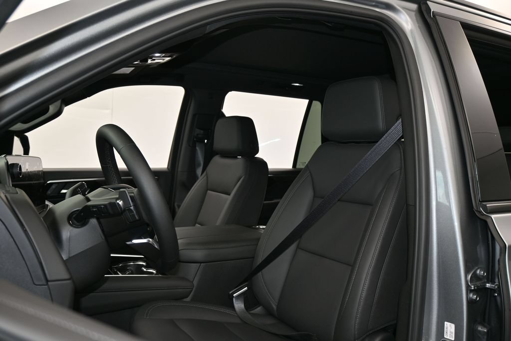 Used 2026 Chevrolet Tahoe Z71 w/ Comfort Package AWD/4WD image 10
