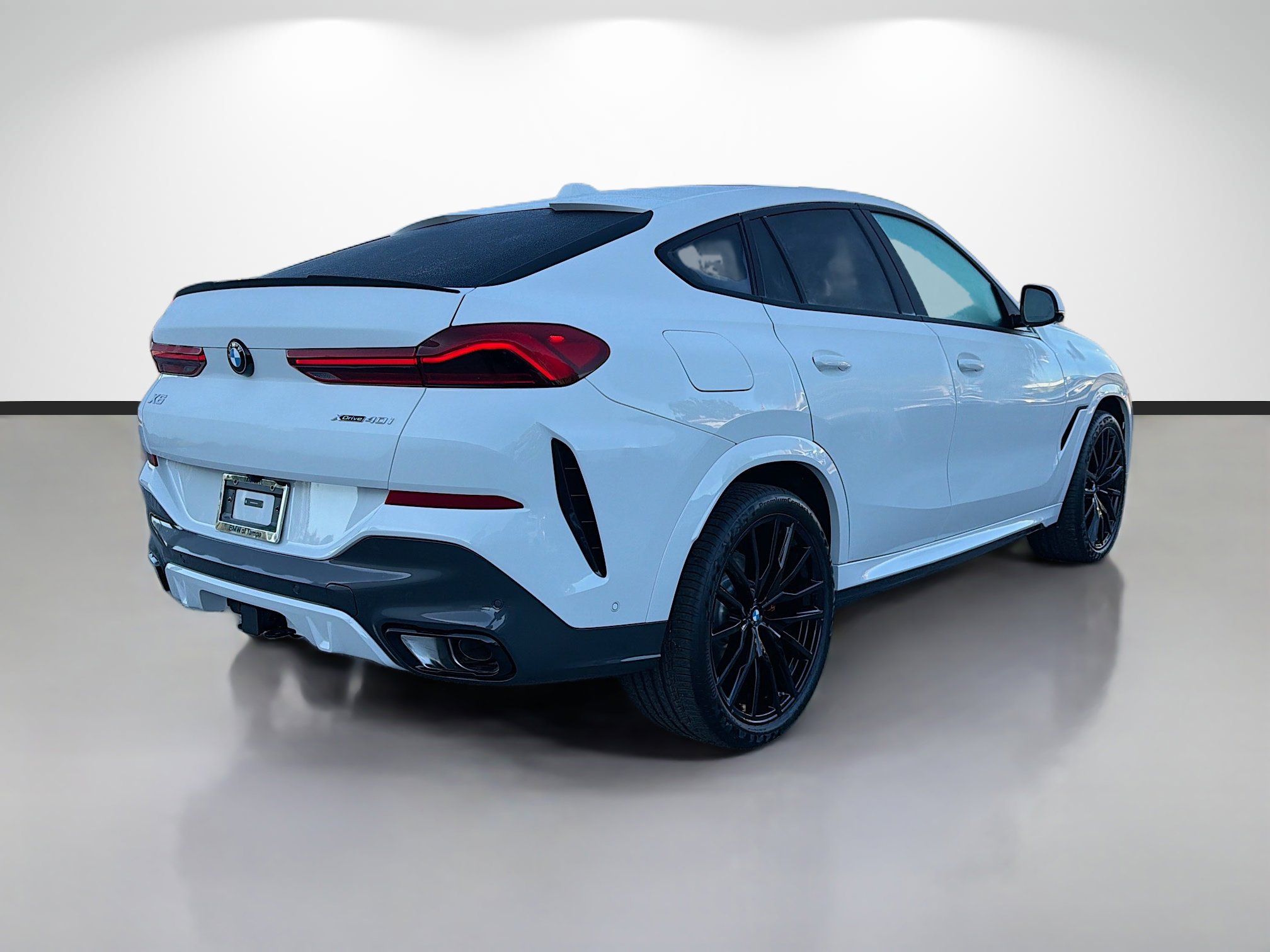 New 2026 BMW X6 xDrive40i w/ Executive Package image 3