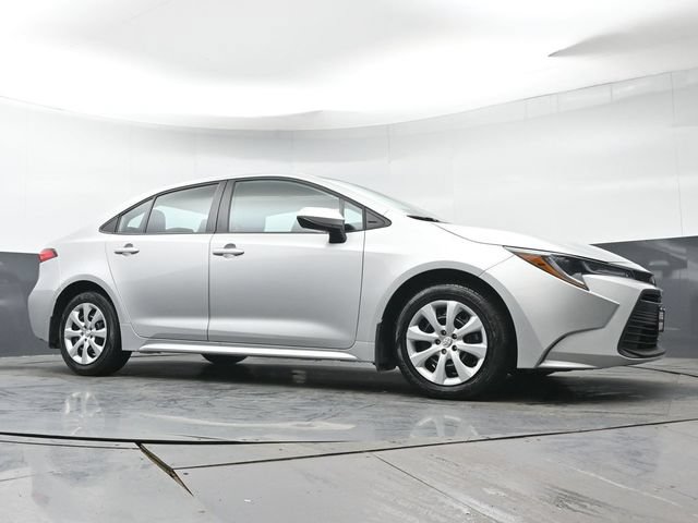 Certified 2025 Toyota Corolla LE FWD image 31