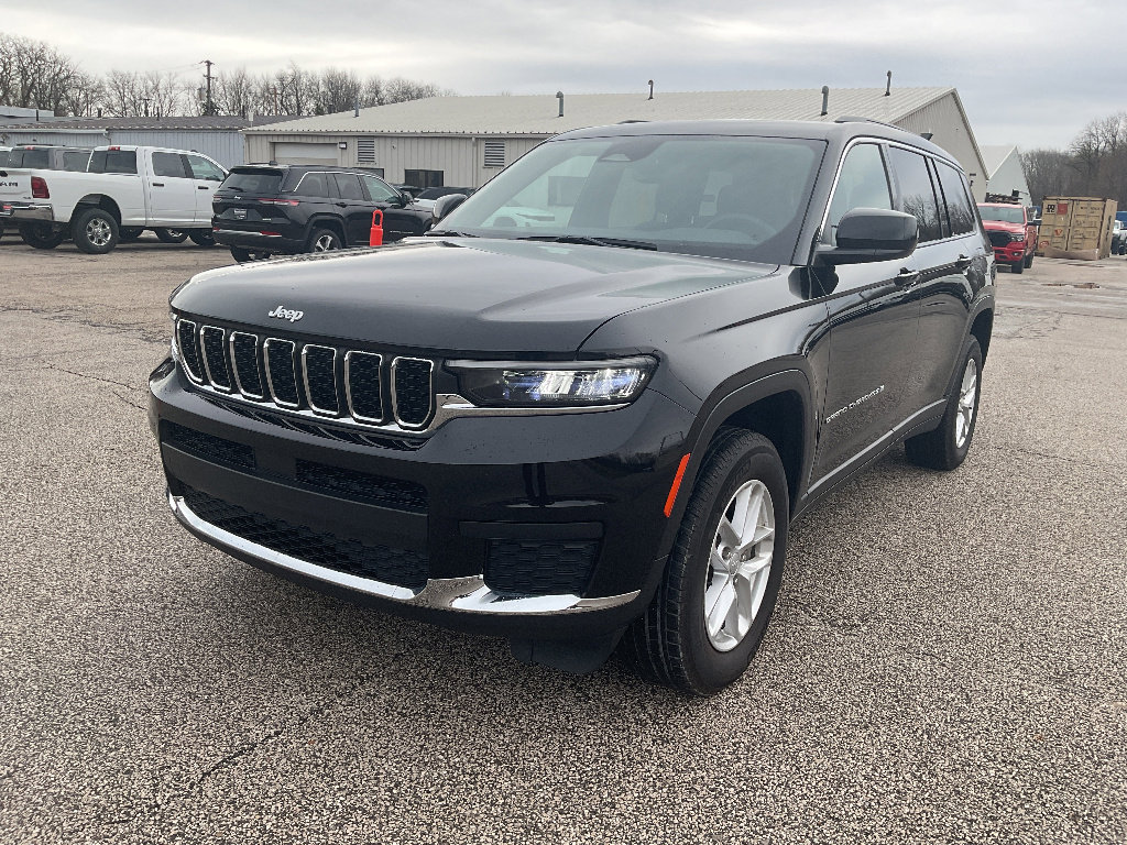 Used 2024 Jeep Grand Cherokee L Laredo w/ Luxury Tech Group I image 3