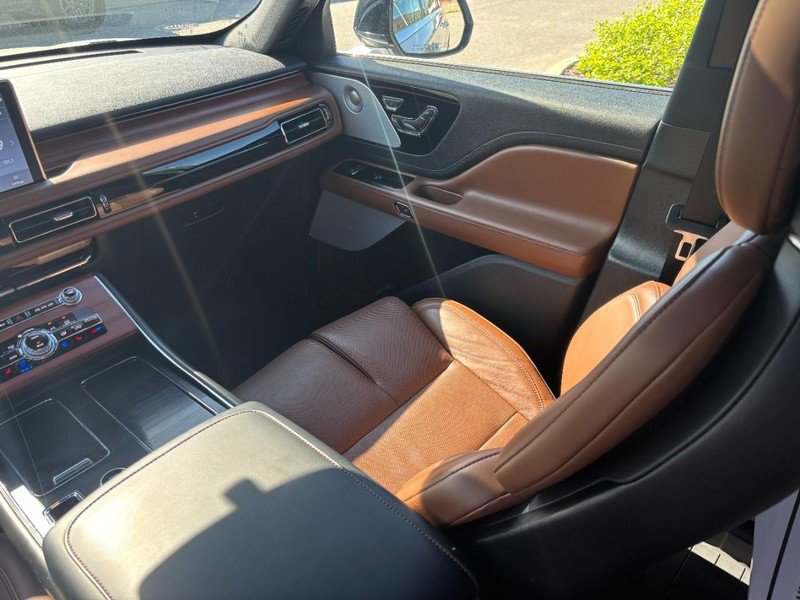 Certified 2022 Lincoln Aviator Reserve w/ Equipment Group 201A image 14