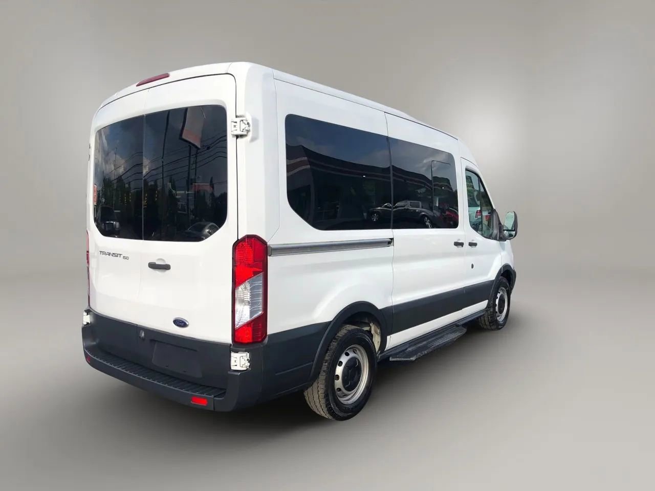 Used 2016 Ford Transit 150 XL image 5