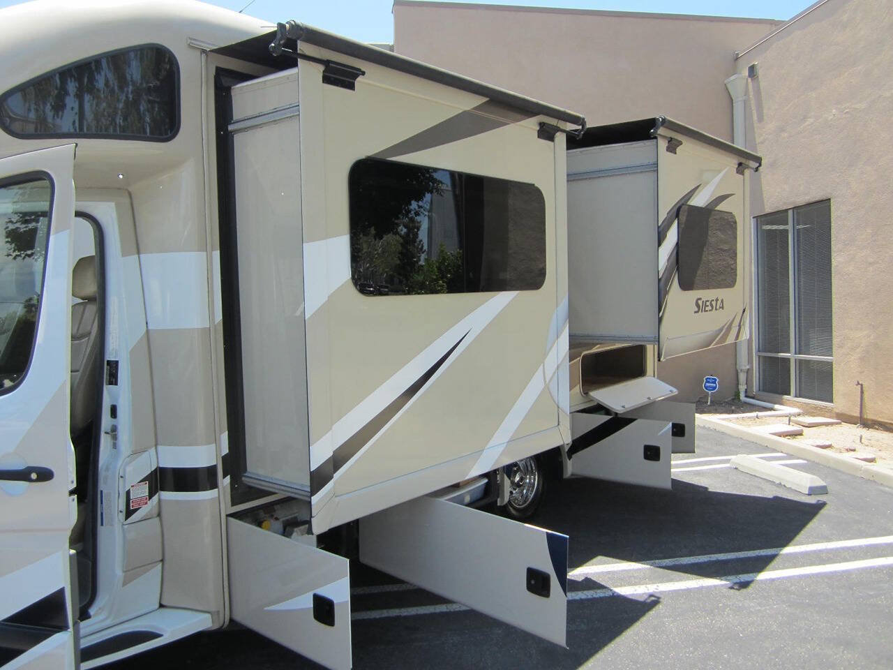 Used 2017 Mercedes-Benz Sprinter 3500 image 17