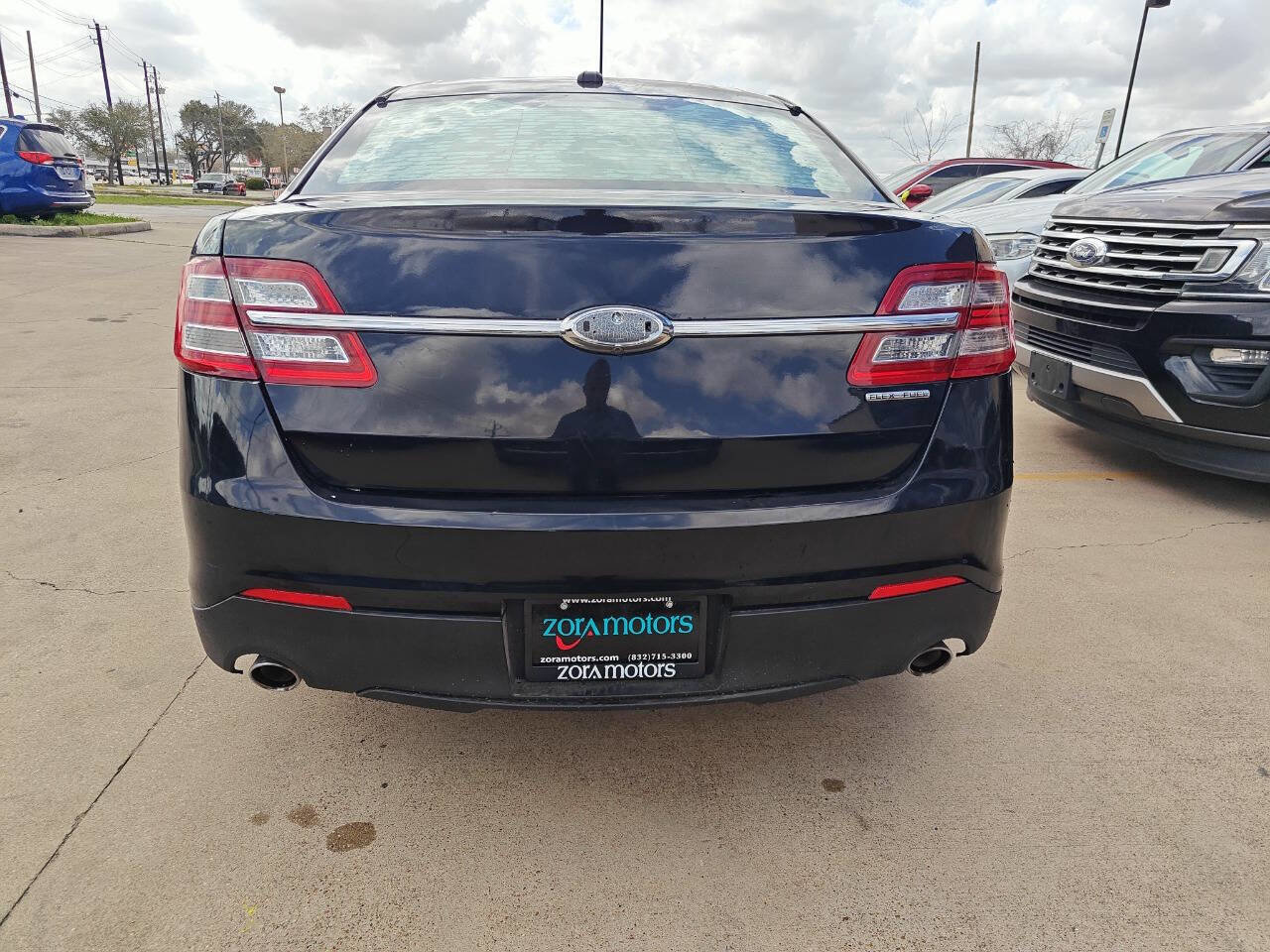 Used 2016 Ford Taurus SE FWD image 5