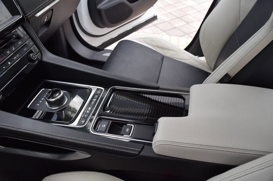 Used 2019 Jaguar F-PACE R-Sport AWD/4WD image 59