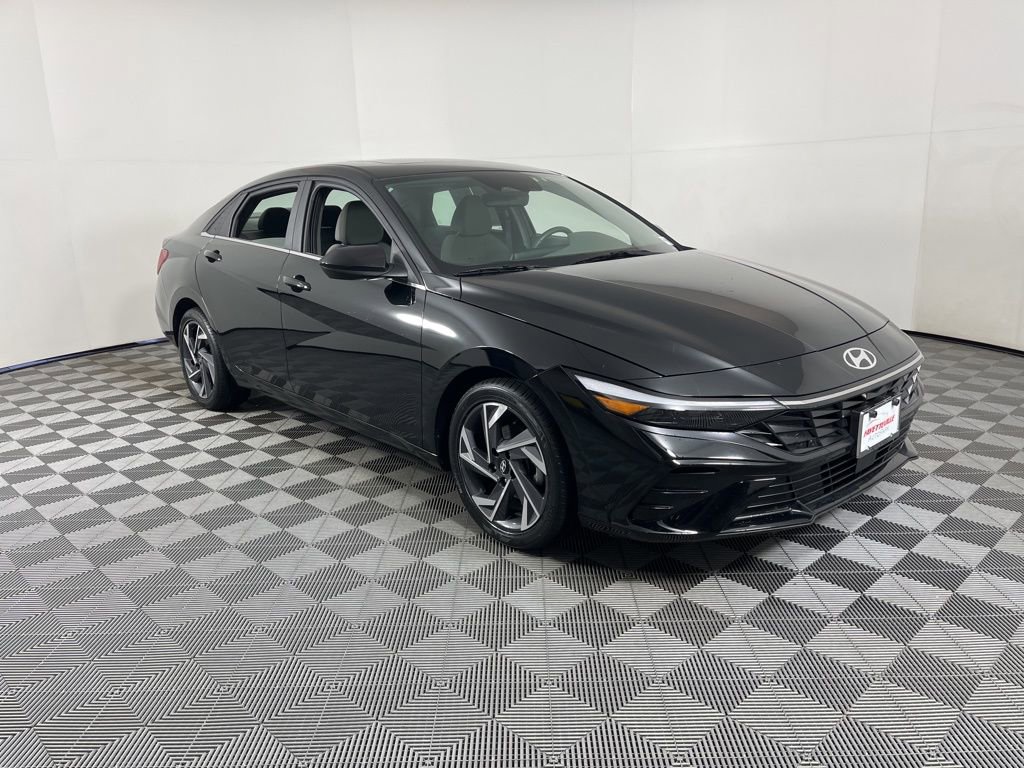 Used 2025 Hyundai Elantra SEL image 15