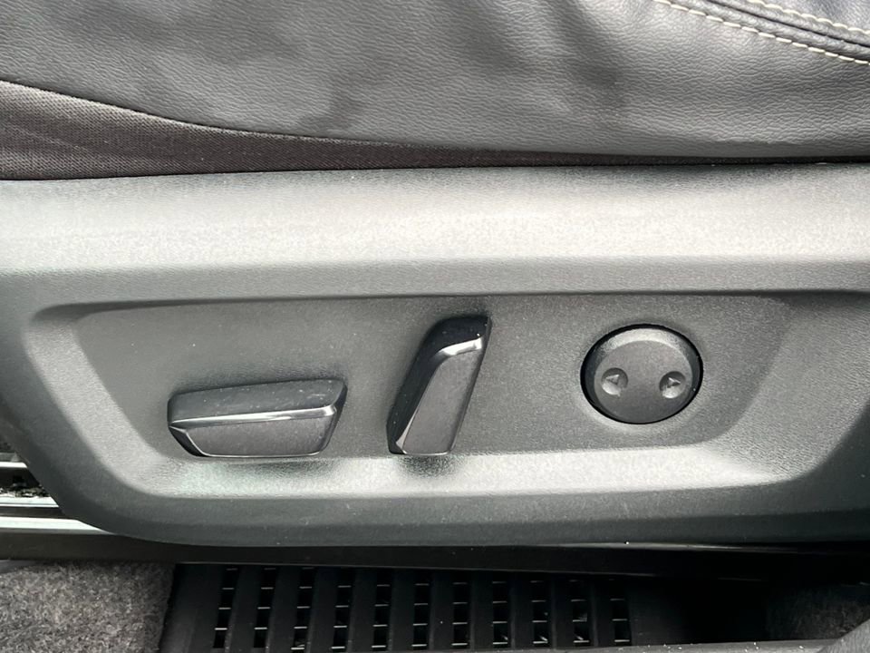 Used 2023 Nissan Rogue SL w/ SL Premium Package image 9