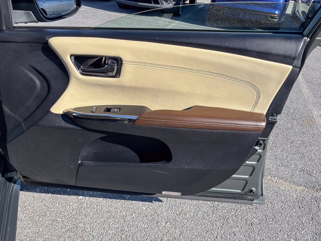 Used 2013 Toyota Avalon Limited FWD image 45