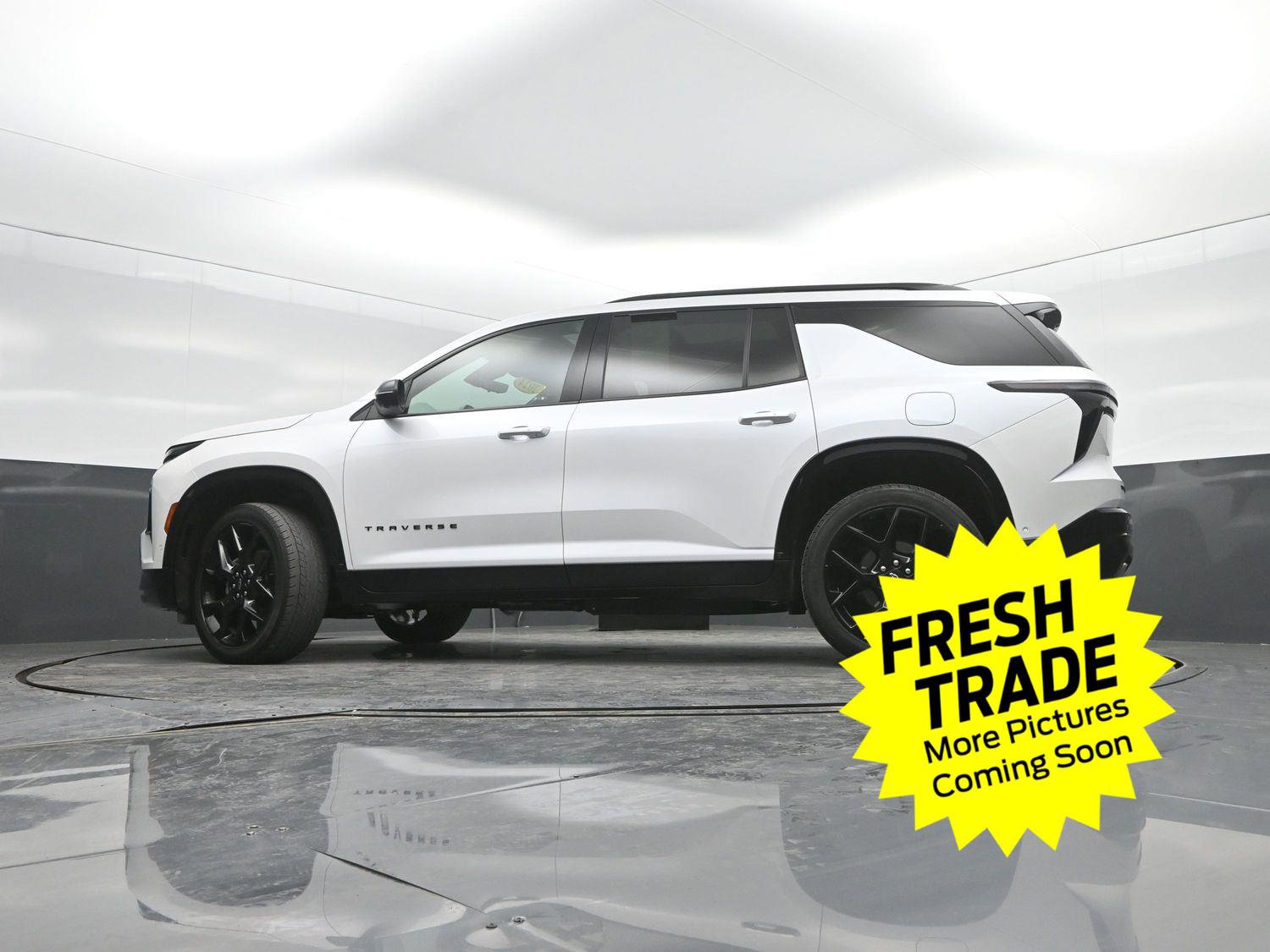 Used 2024 Chevrolet Traverse RS image 40