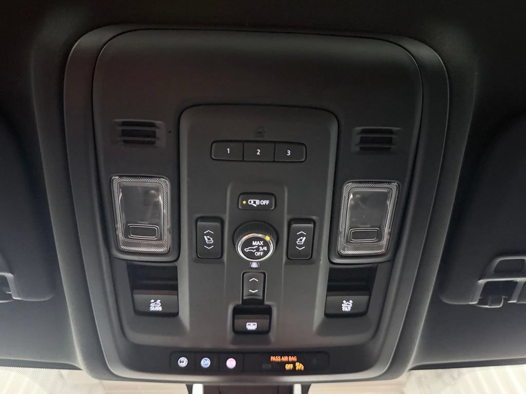 Used 2022 Chevrolet Tahoe Z71 w/ Luxury Package AWD/4WD image 31