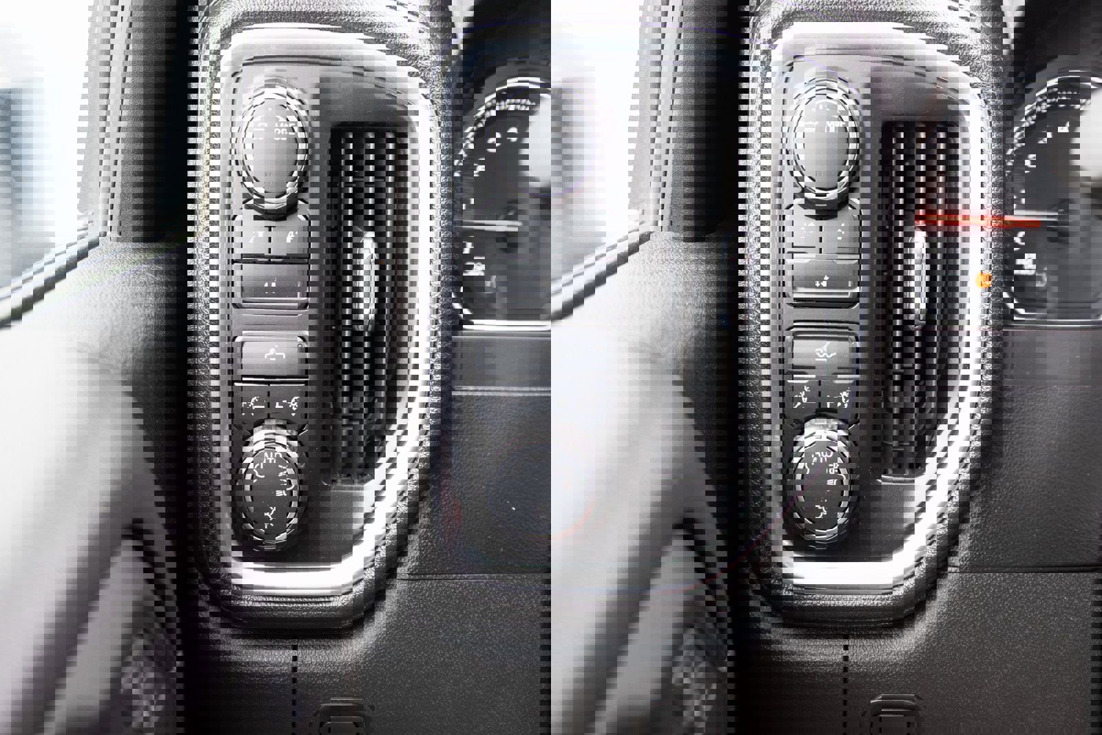 Used 2021 Chevrolet Silverado 2500 LT w/ Snow Plow Prep/Camper Package image 7