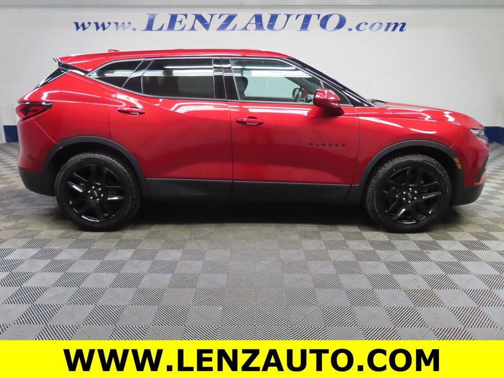Used 2021 Chevrolet Blazer LT w/ LPO, Black Accent Package AWD/4WD image 2