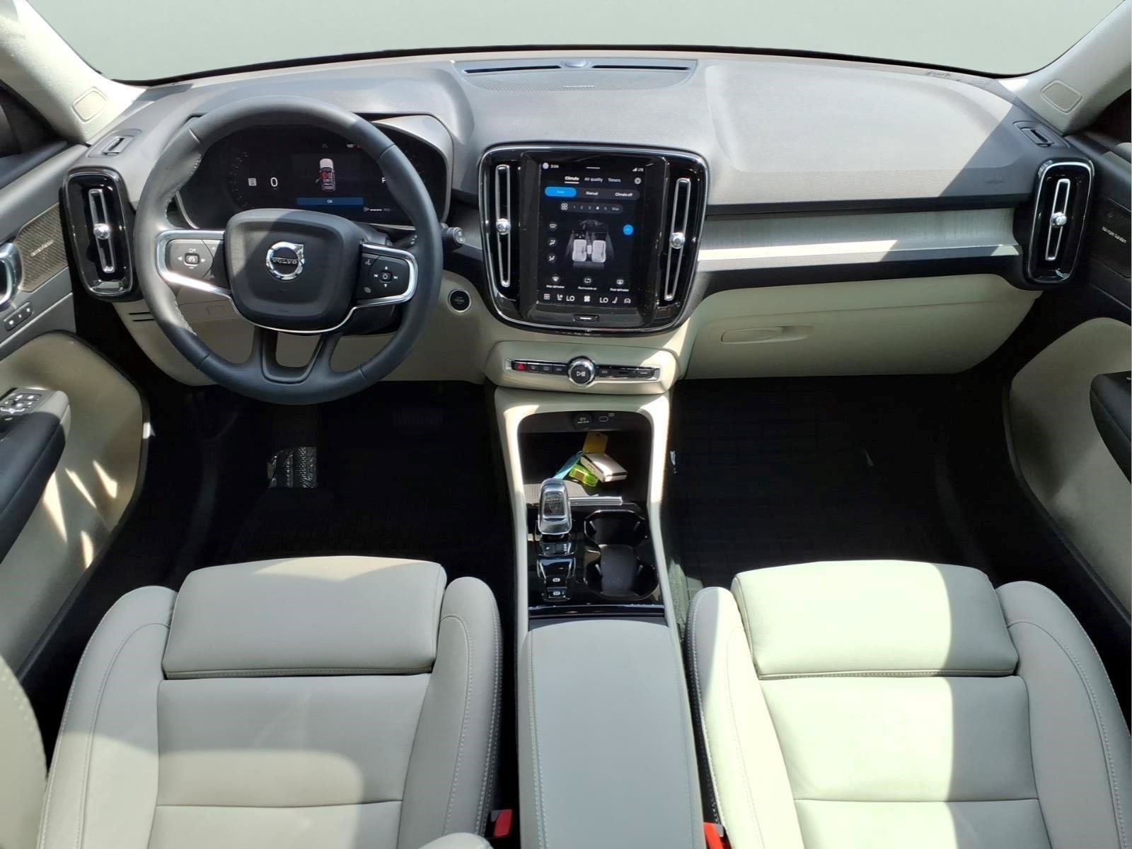 Used 2024 Volvo XC40 B5 Ultimate w/ Protection Package Premier AWD/4WD image 7